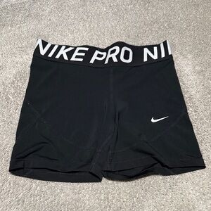 Nike Pro 5” Shorts Size Medium Black